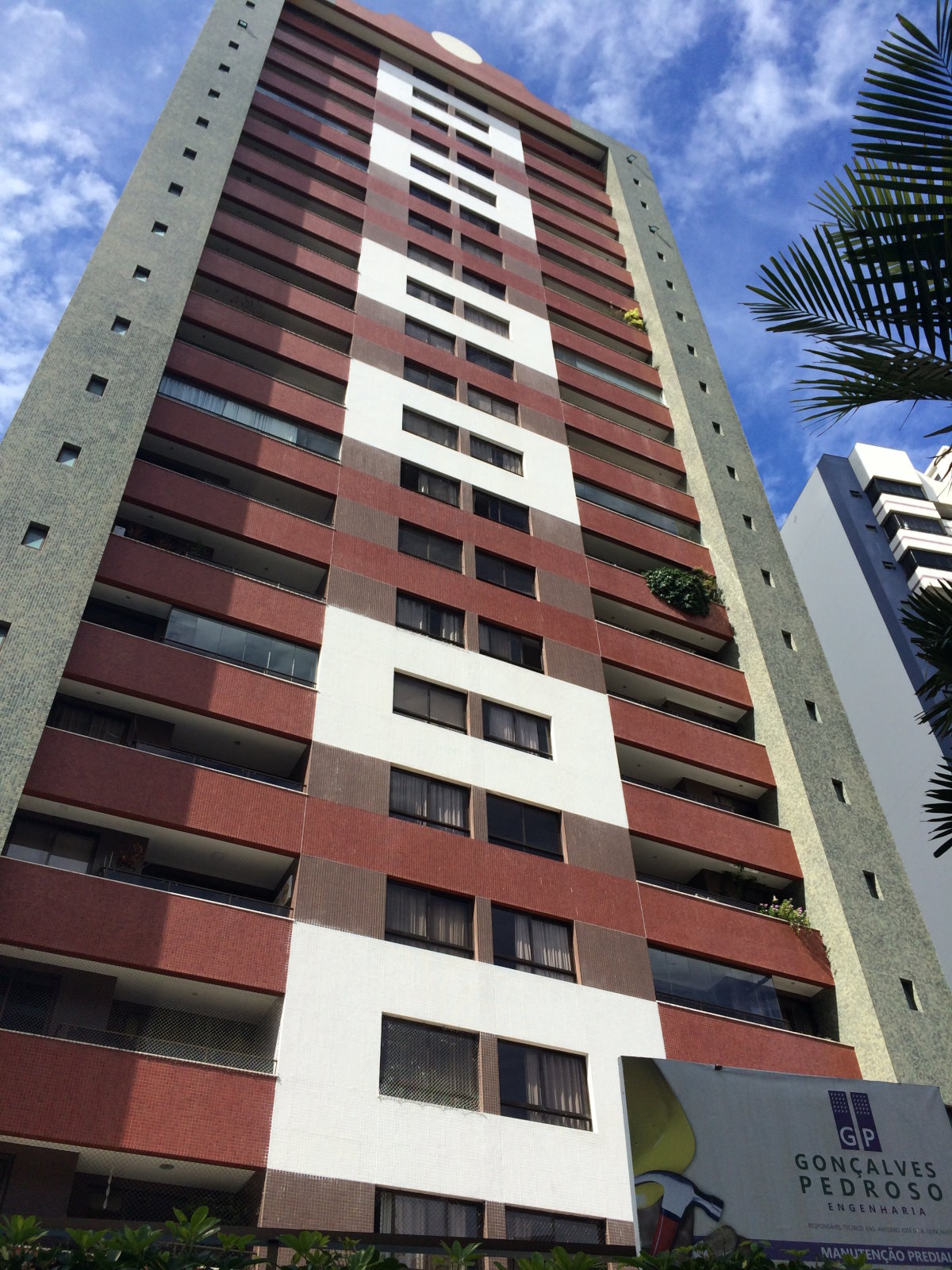 Torre Verona - Assentamento de pastilhas, revitalização e pintura de fachada