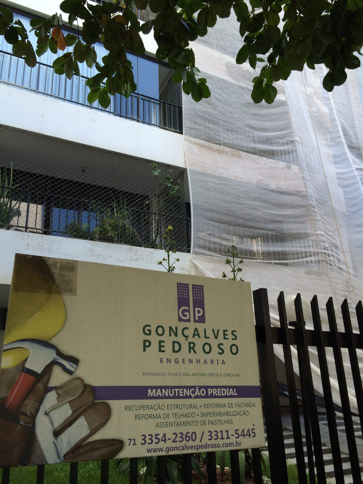 Villa Blanca - Assentamento de pastilhas e pintura de fachada em Salvador