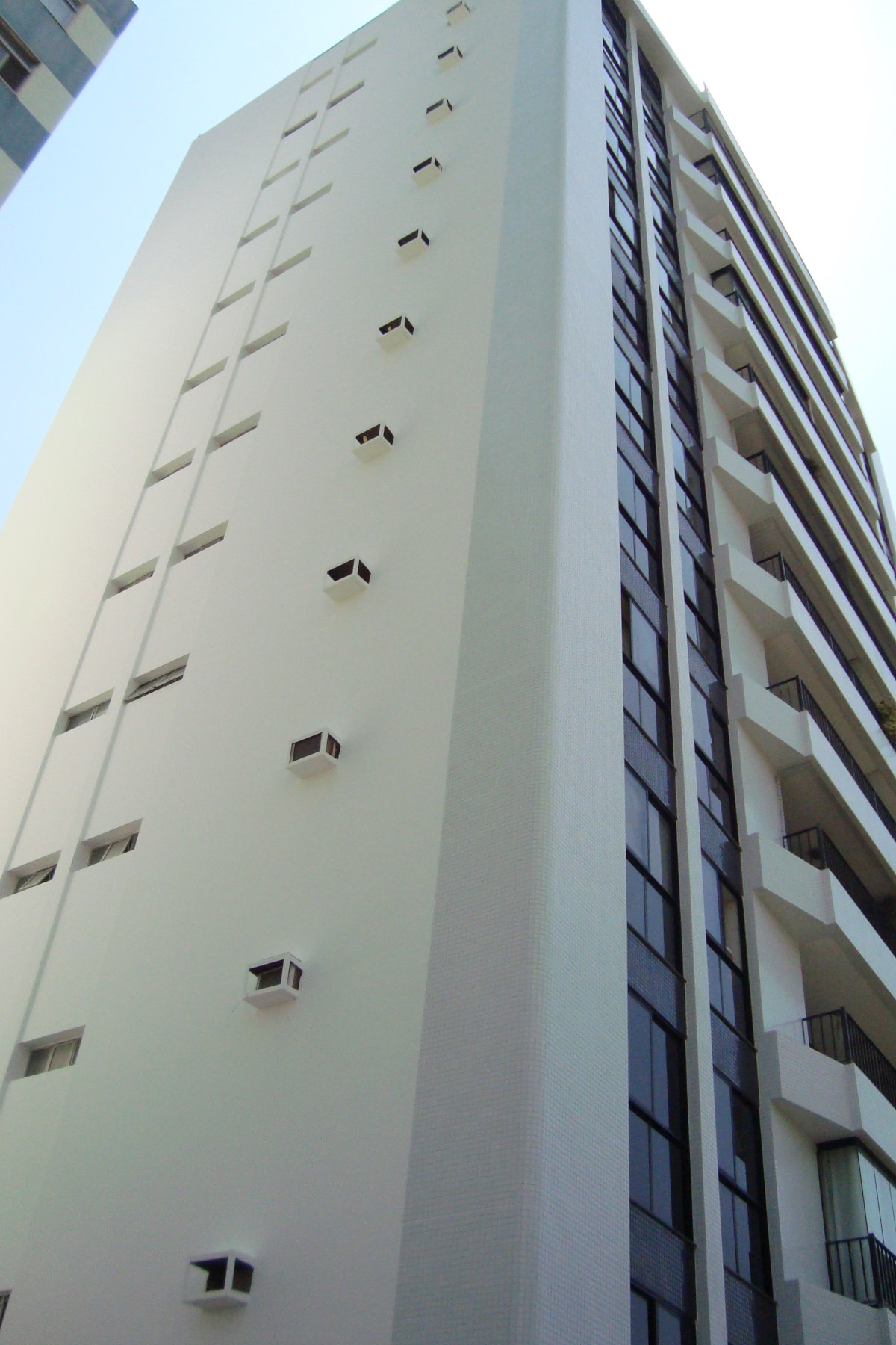 Villa Blanca - Assentamento de pastilhas e pintura de fachada em Salvador